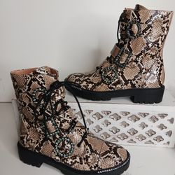 Jessica Simmons women's kirl combat boots 51/2 medium bling out snakeskin design