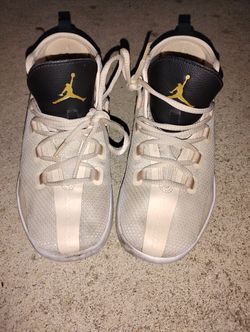 air jordan reveal pearl white size 7