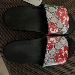 Women Gucci Flip Flops Size:6/7