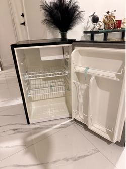 Kenmore Refrigerator for Sale – Like New