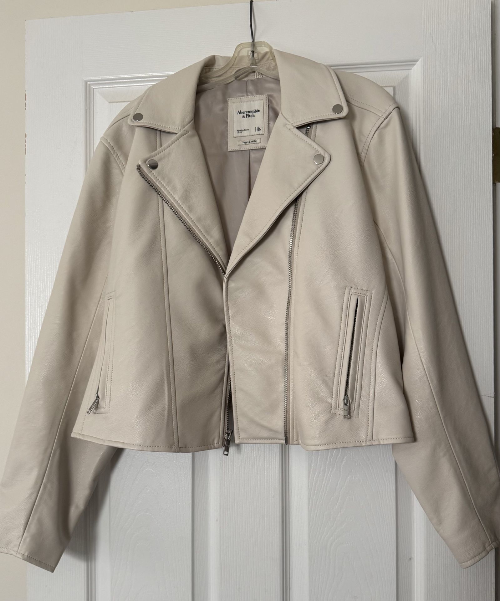 Women’s Jacket / Chamarra de mujer