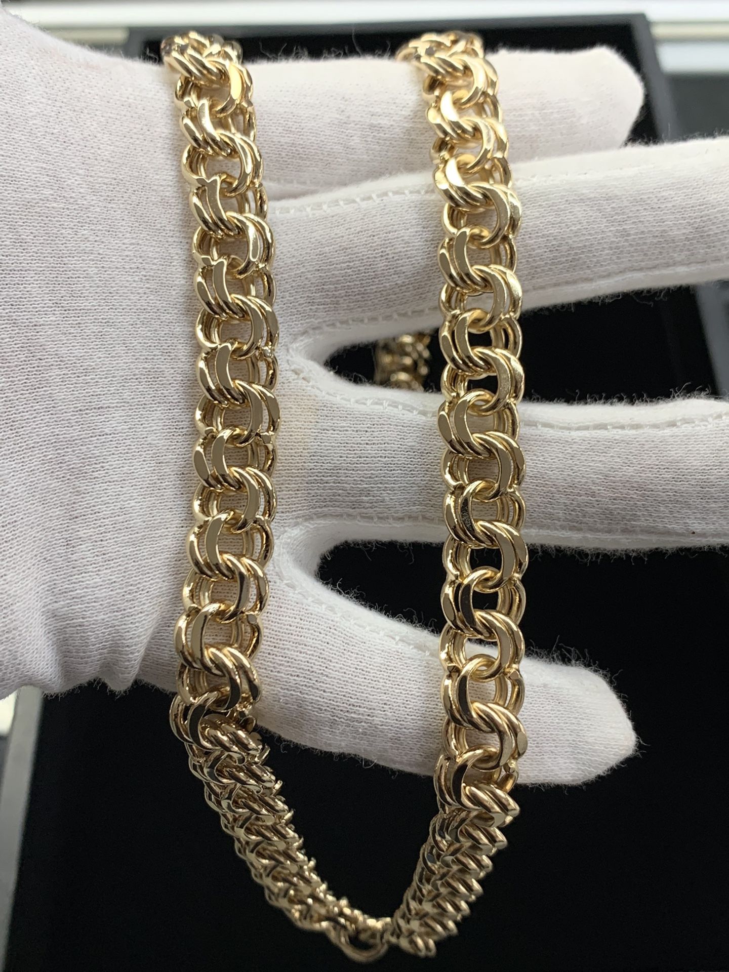 Louis Vuitton Chain Link Patches Necklace! for Sale in Conroe, TX - OfferUp