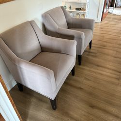 Accent Chairs 