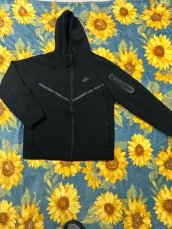Black Nike tech