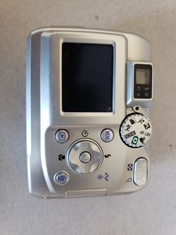 NIKON COOLPIX 3200 DIGITAL CAMERA, WORKING COMDITION, REQUIRED 2 AA BATTERY.