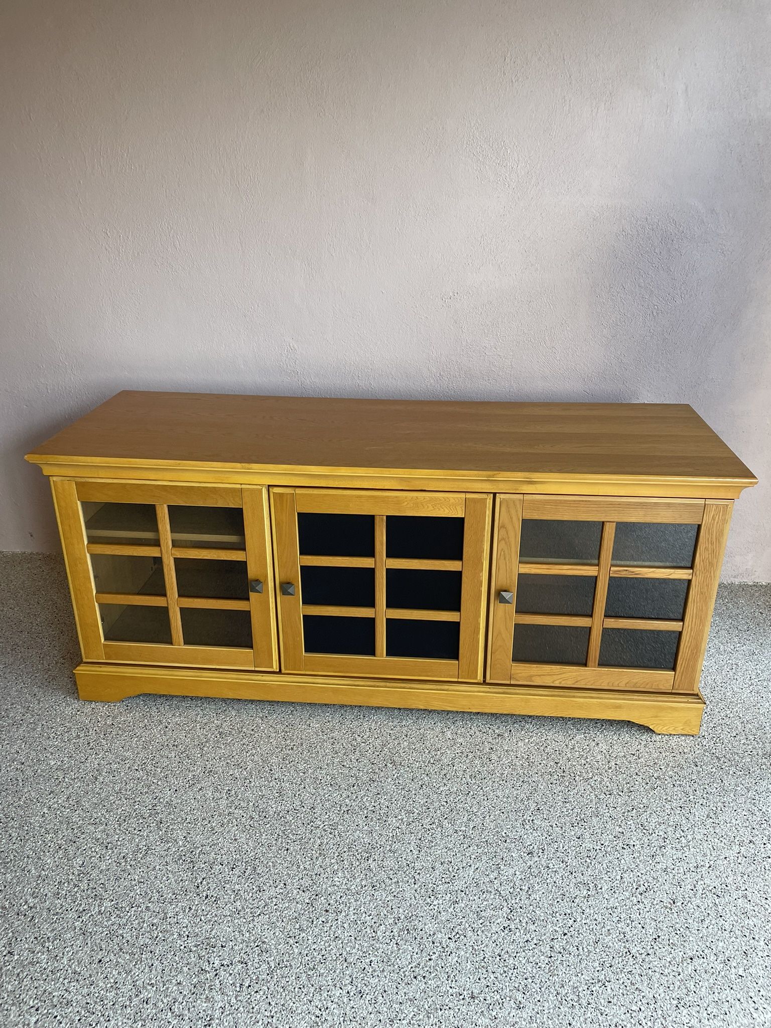 Tv Stand/ Media Console/ Entertainment Center