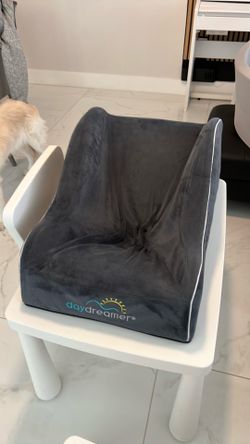 Baby lounger sleeper daydreamer