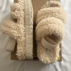 BRAND NEW Women’s Size 8 UGG SLIPPERS-