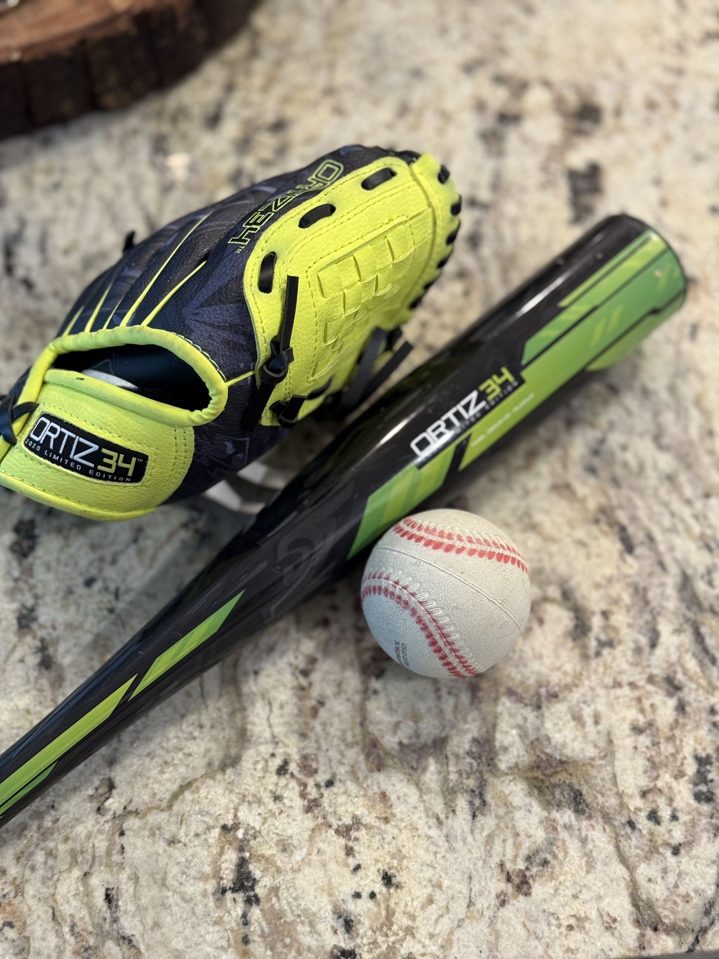 ORTIZ 34 - Baseball Bat, Glove & Ball  Limited Edition 