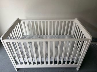 Pottery barn Crib (the land of nod) with Mattress