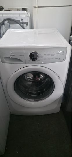 Electrolux Front-Load Washer – Excellent Condition