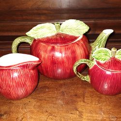 Iandola Ceramic Red Apple Tea Set