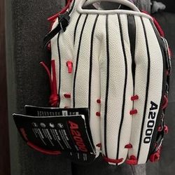 New Wilson A2000 135SS 13.5" Left Hand Throw Softball Glove