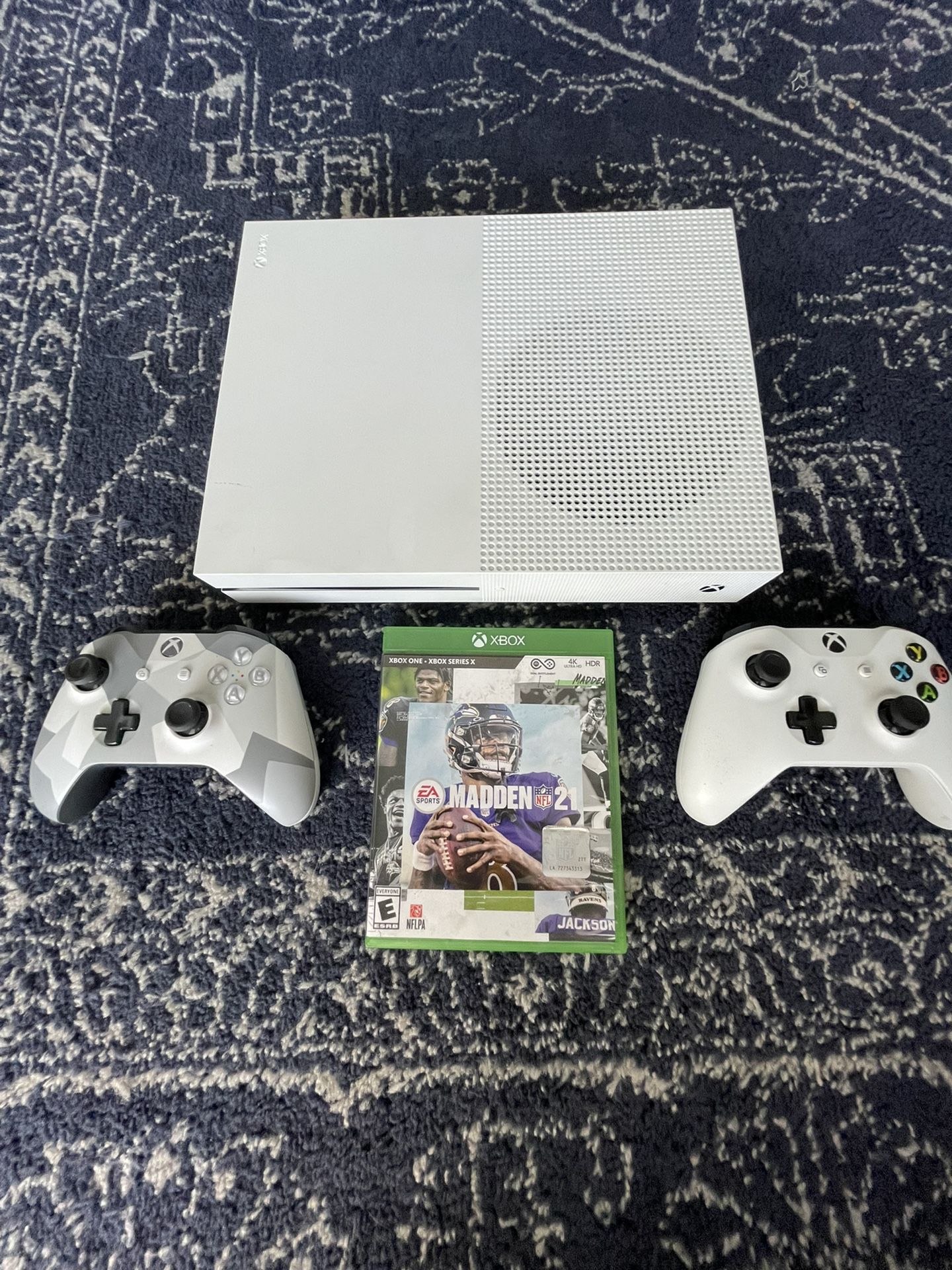 Xbox One S 500GB/ 2 Controllers(1 Special Edition Winter Force)/ Madden 21(Brand New)(Can Sell Separate)