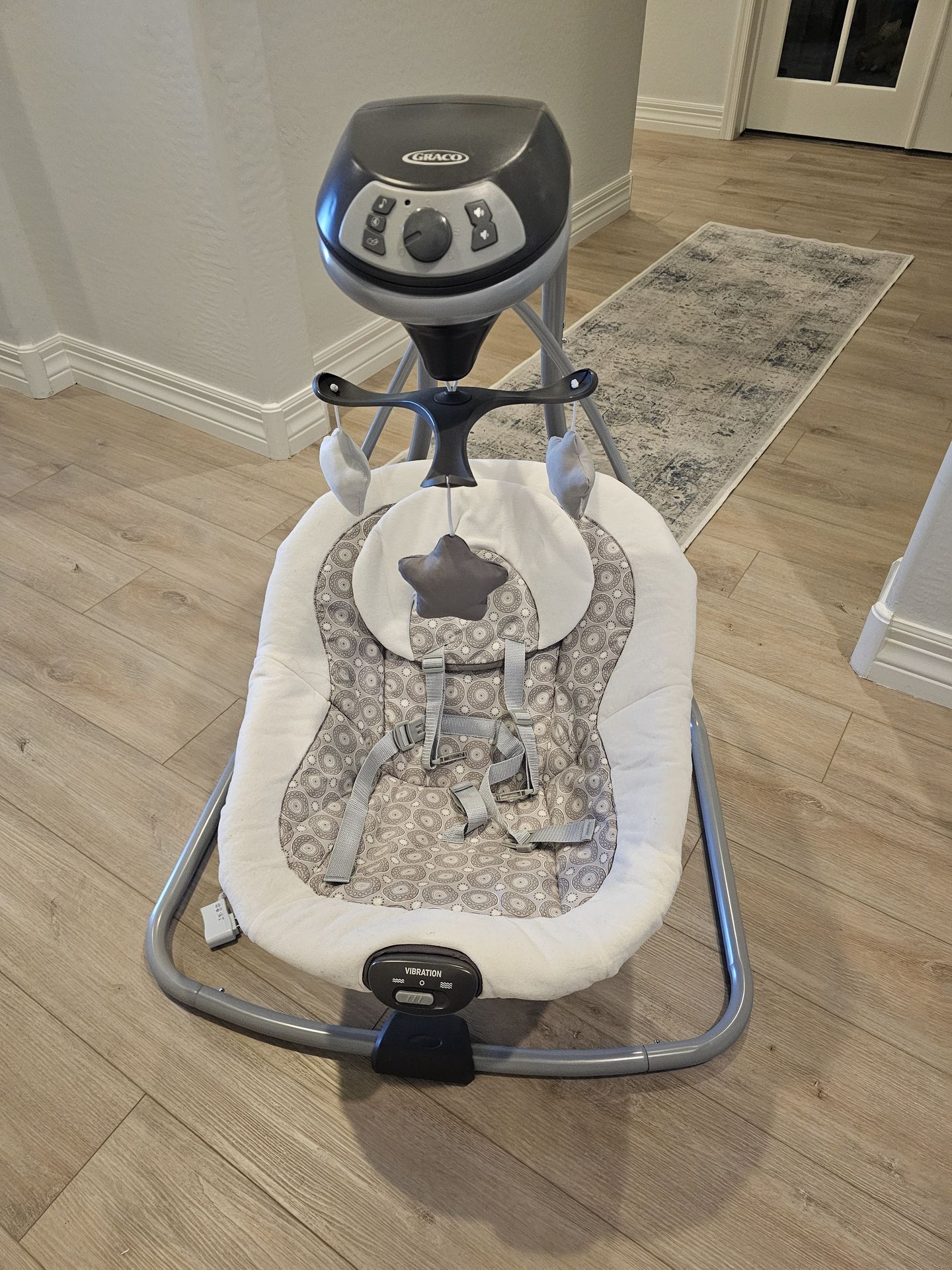 Very nice Graco Simple baby Swing, only used a hand full of times at grand parents house. Retails with tax for approx $130