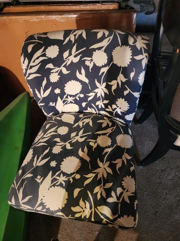 Blue And White Flower Accent Chair 