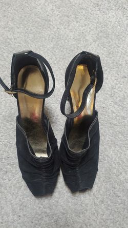 Black size 7 suede heels