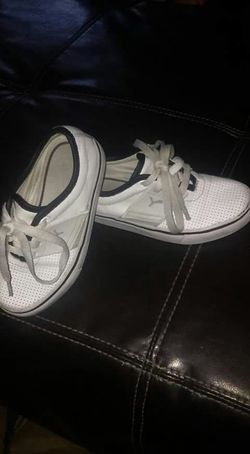 Boys Pumas size 11