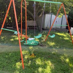 Swing set 