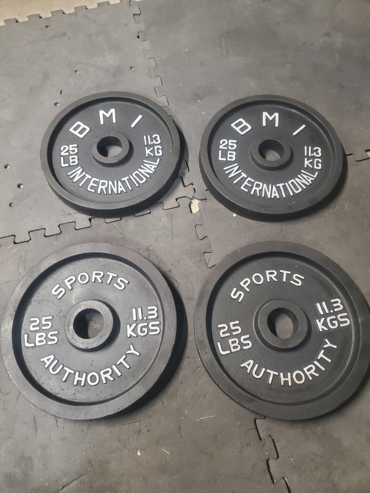 Olympic Weight Set 4x25lbs That's 100lbs All Together  Selling All For $110 Or $60 Each Set..