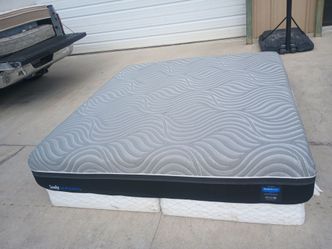 King sealy hybrid mattress and box spring
