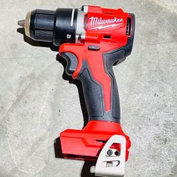 Milwaukee M18 18V Lithium-Ion Brushless Cordless 1/2 in. Compact Drill/Driver (Tool-Only)