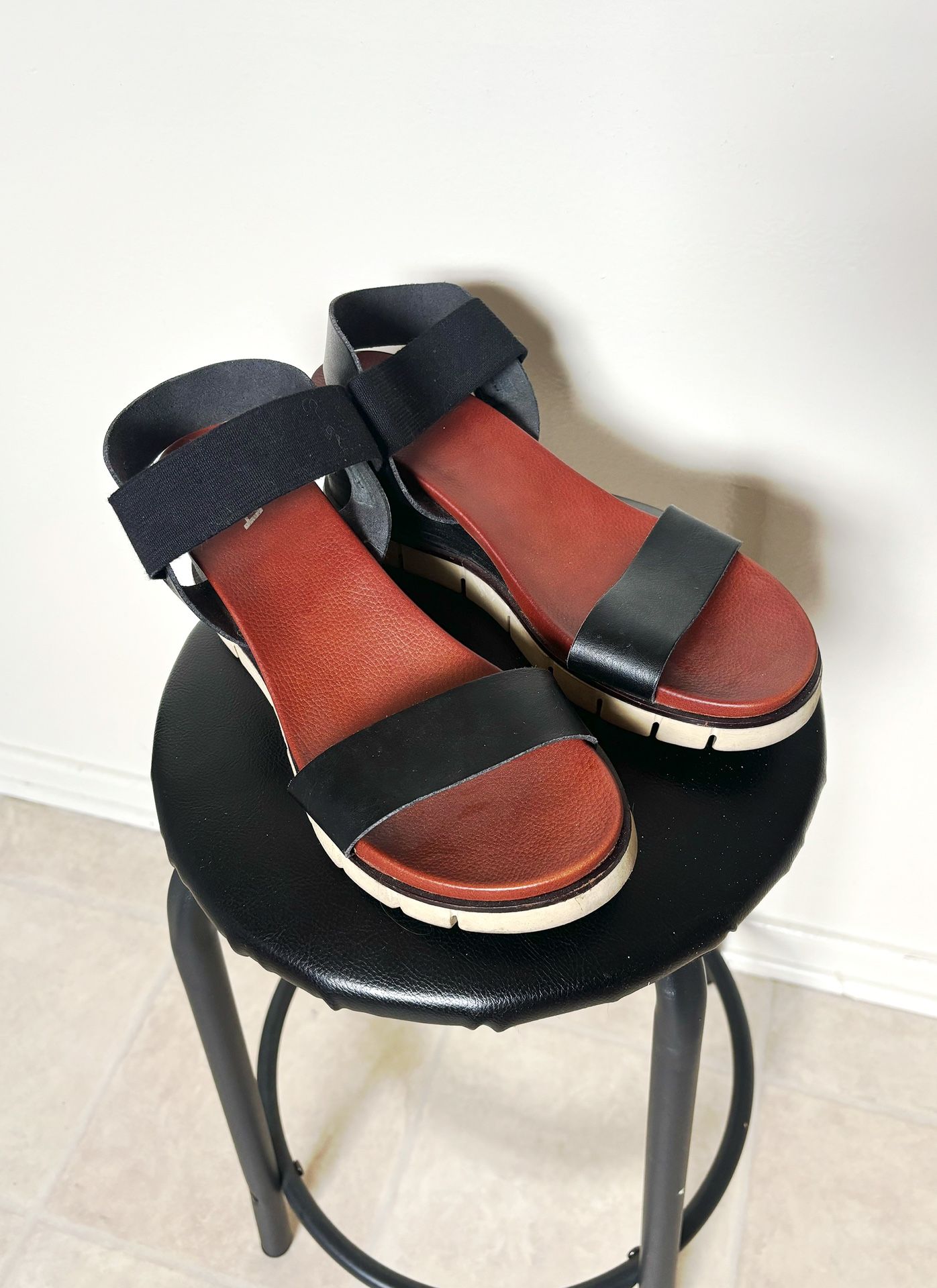MIA Adley Wedge Black Leather Wedge Sandals (Sz 10)