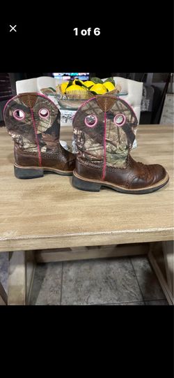 Ariat  women’s cowboy boots size 7