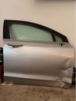 Ford fusión door