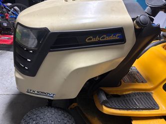 Riding lawnmower