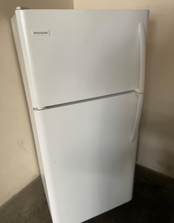 Deal: Frigidaire white fridge (top freezer) — clean, ready to go
