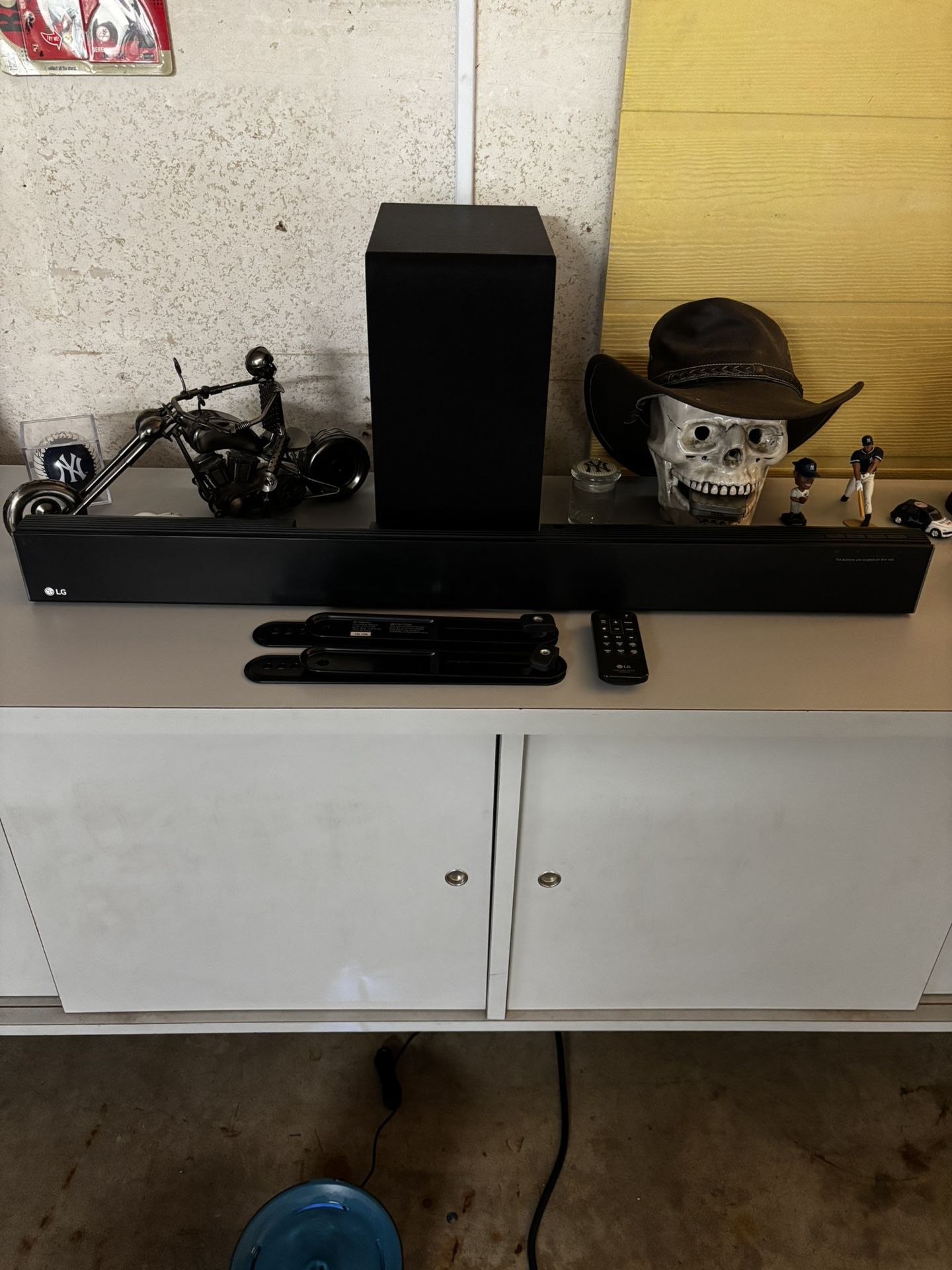 LG Sound Bar With Mount