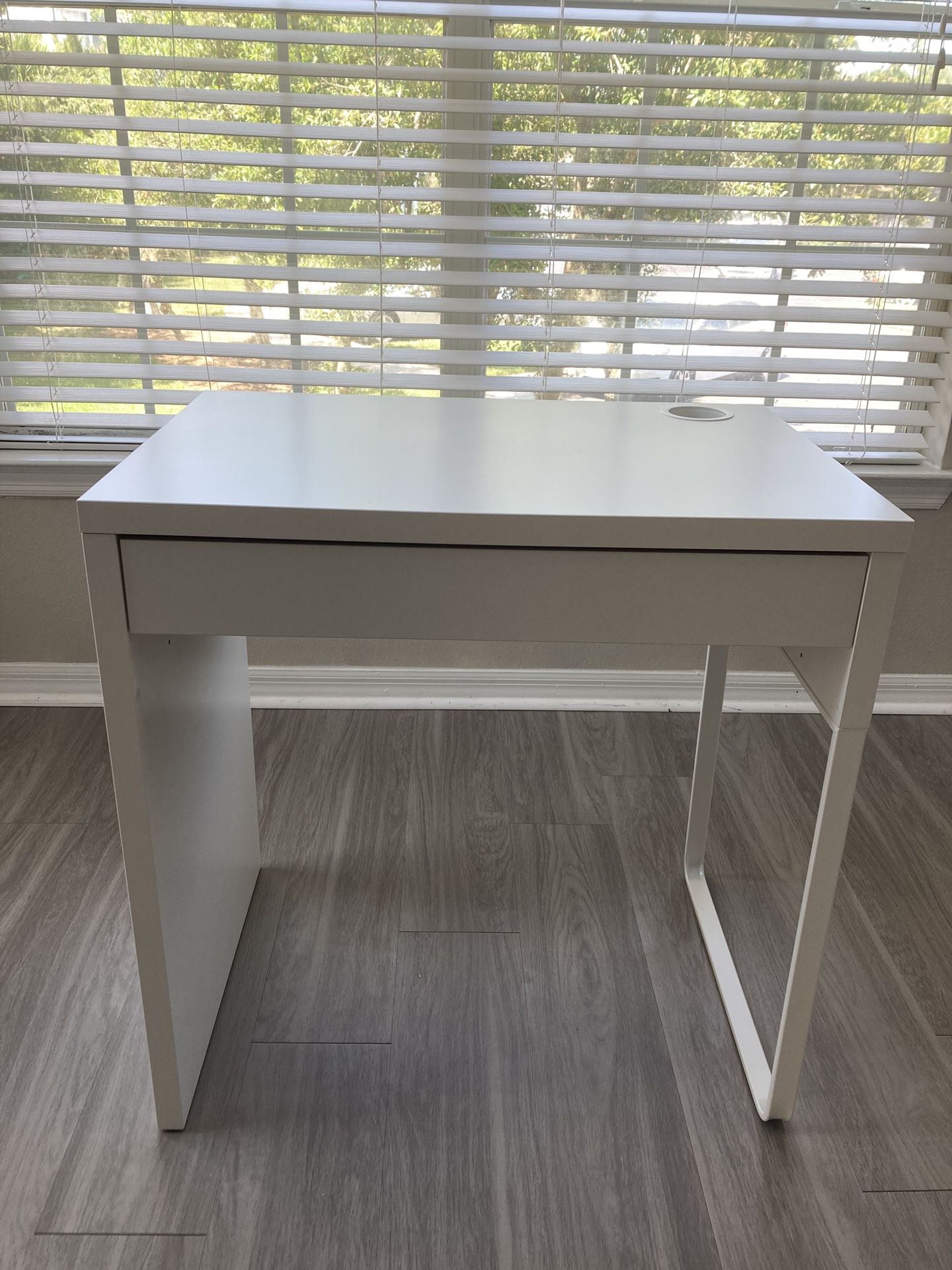 IKEA MICKE Desk - White