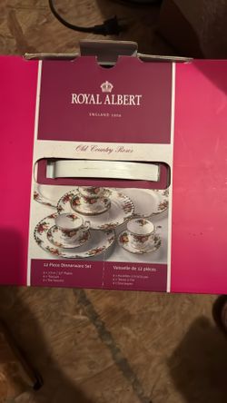 Royal Albert Dinnerware Set