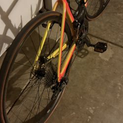 600