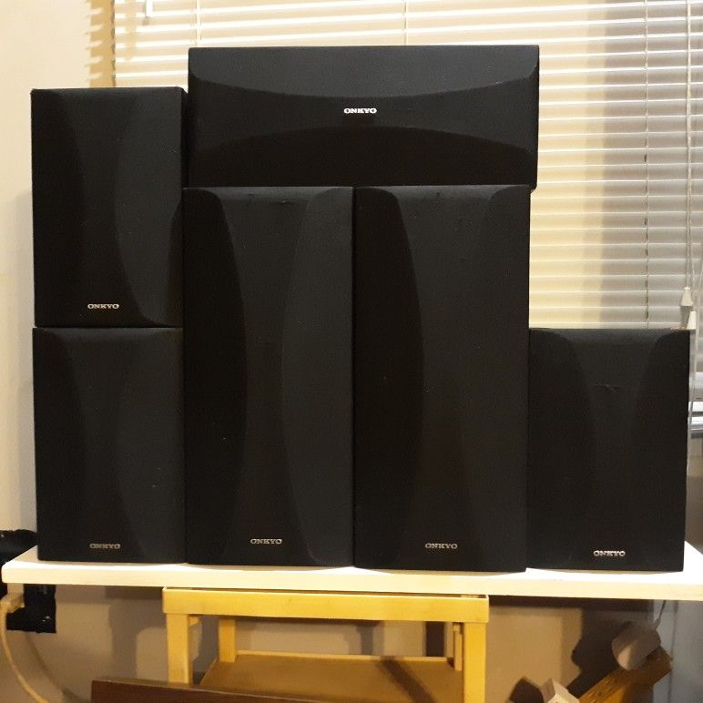 Onkyo 6 speaker surround sound set.