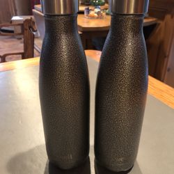 SET OF TWO  NEW S’WELL STAINLESS STEEL WATER/BEVERAGE BOTTLES.SPORT. 17 OZ. EACH. 