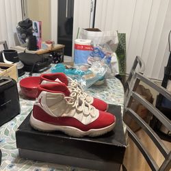 Jordan 11s Cherry sz 10 men