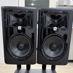 2 JBL 306P Professional Studio Monitors w. Accessories