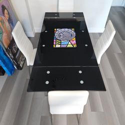 Extendable Glass Table And 4 Chairs 