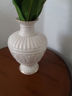LENOX PORCELAIN VASE
