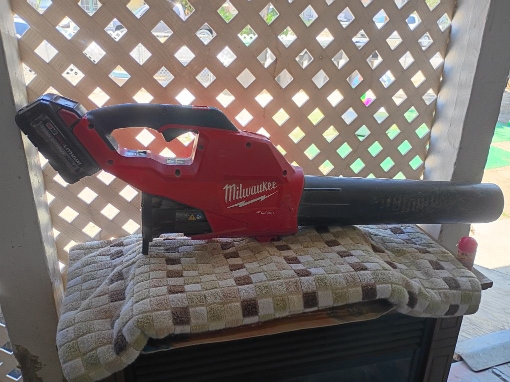Milwaukee M18 Blower And Battery But No Charger