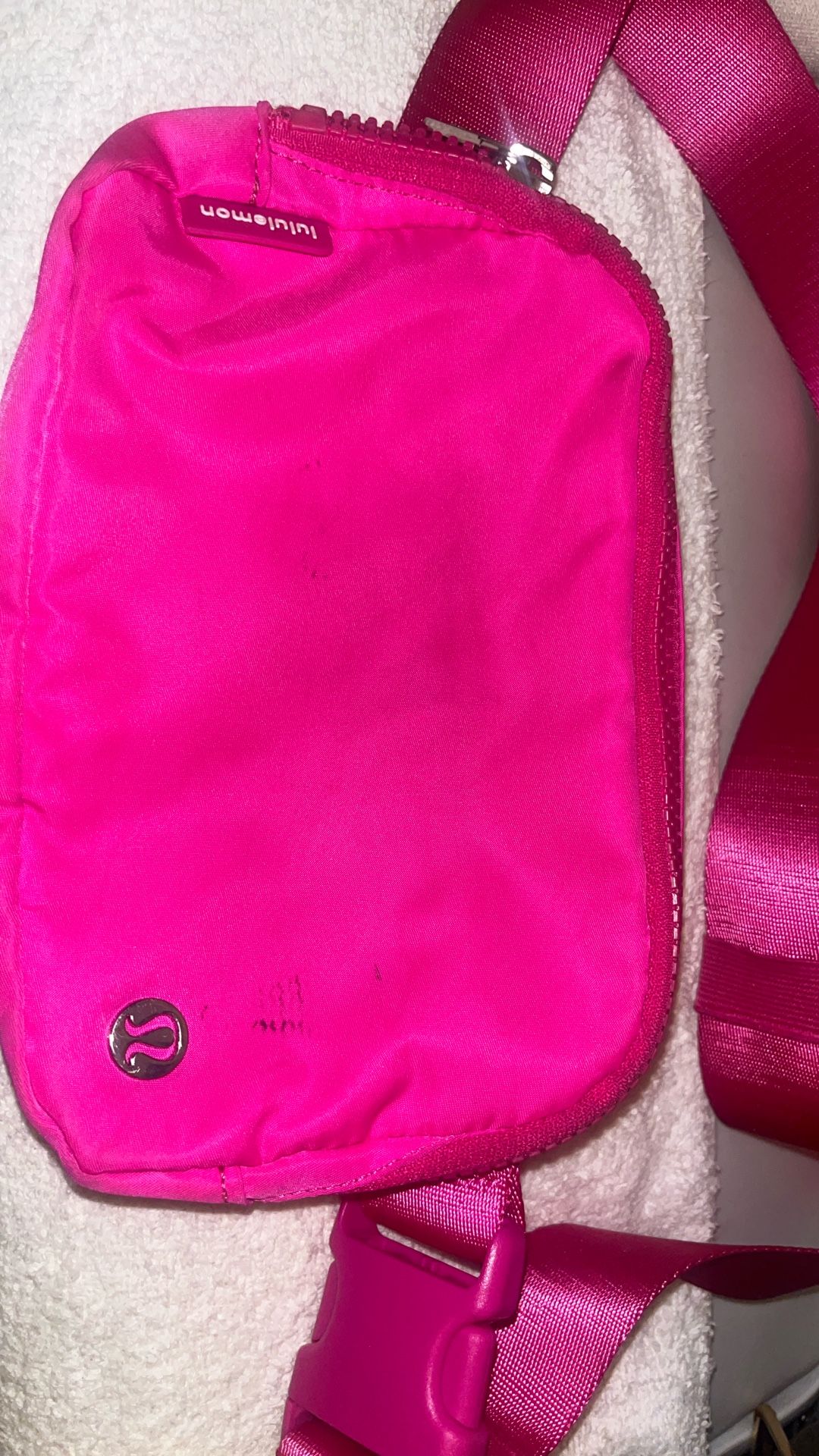 lululemon Everywhere belt bag