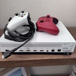 Xbox One w/ 2 controllers