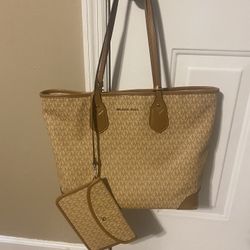 Michael Kors  Tote Bag Guntersville $60