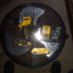 1/2 " 20 V DeWalt  Hammer Drill / Drill Driver Set