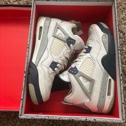 Jordan 4 Retro sneakers in Midnight Navy