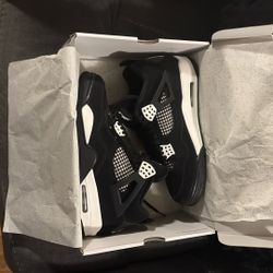 “White Thunder” Jordan 4