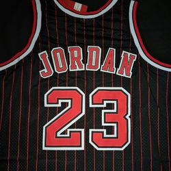 BULLS Michael Jordan jersey (S)