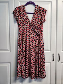 Women's dresses L & XL (10 available)
